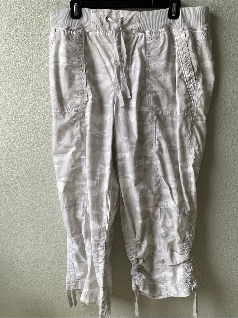 DKNY White & Light Gray Cropped Cargo Joggers